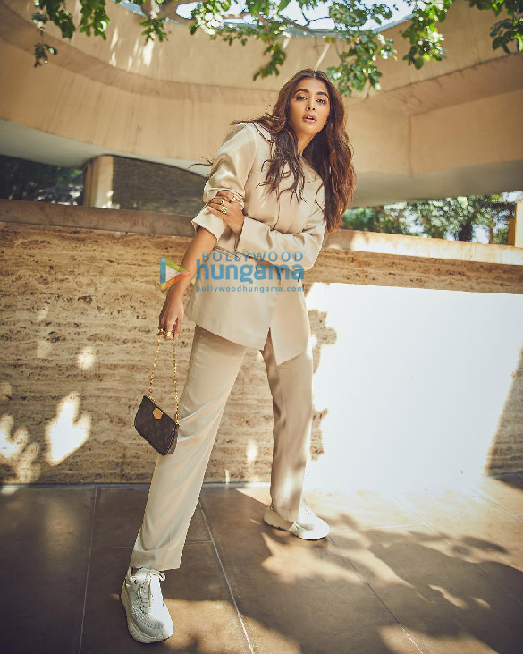 pooja hegde 5 18