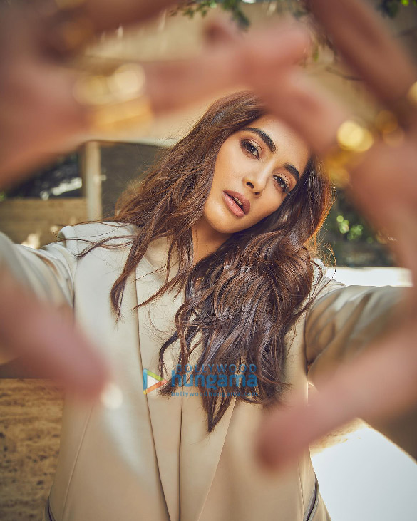 pooja hegde 7 7