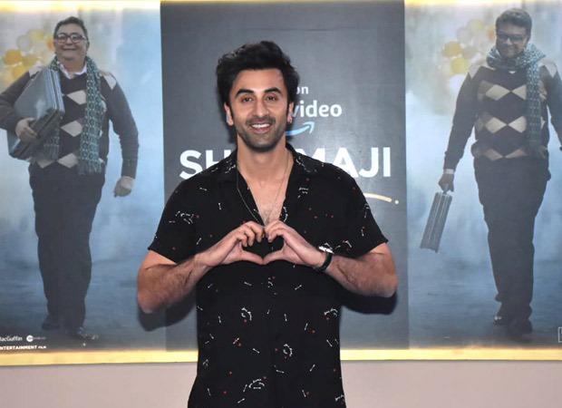 Ranbir Kapoor checks out dessert counter at Rishi Kapoor's last film Sharmaji Namkeen promotions; watch video