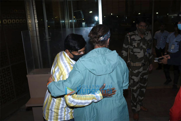 Shah Rukh Khan greets airport security with folded hands, hugs his driver as he leaves Mumbai days after launching Pathaan teaser 
