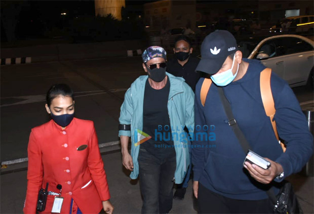 Shah Rukh Khan greets airport security with folded hands, hugs his driver as he leaves Mumbai days after launching Pathaan teaser 