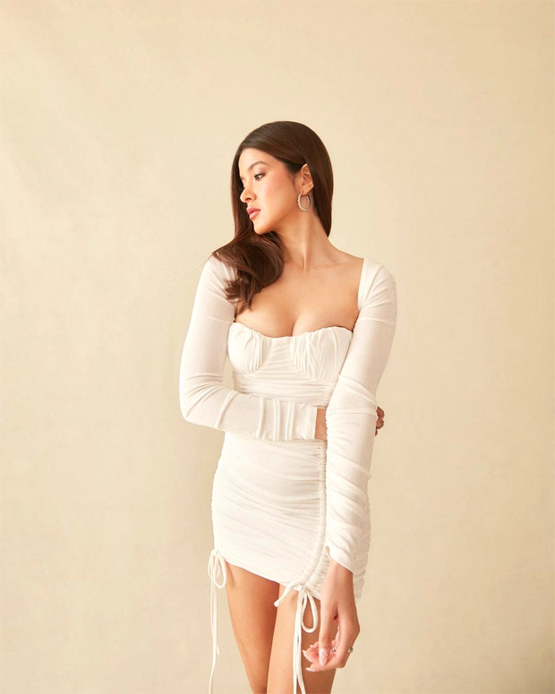 Shanaya Kapoor is a sight to behold in white in corset-style ruched white mini bodycon dress worth Rs. 6,100 Shanaya Kapoor is a sight to behold in white in corset-style ruched white mini bodycon dress worth Rs. 6,100