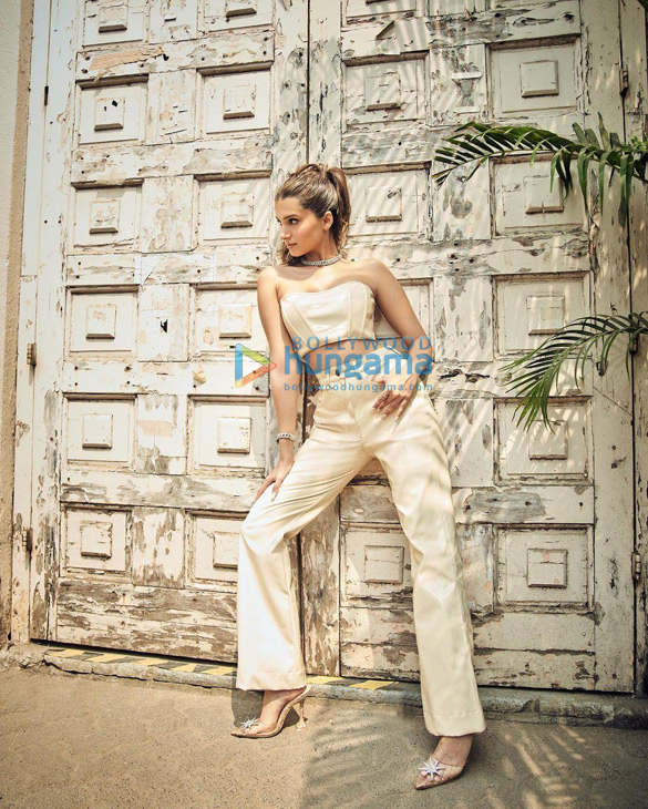 tara sutaria clean 1 3
