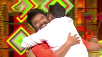 The Kapil Sharma Show: Amidst reports of their rift, Akshay Kumar kisses Kapil Sharma