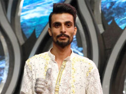 Akash Singh lifts the trophy of Hunarbaaz – Desh Ki Shaan and wins a cash prize of Rs. 15 lakh; judges Karan Johar, Mithun Chakraborty and Parineeti Chopra confer the winner