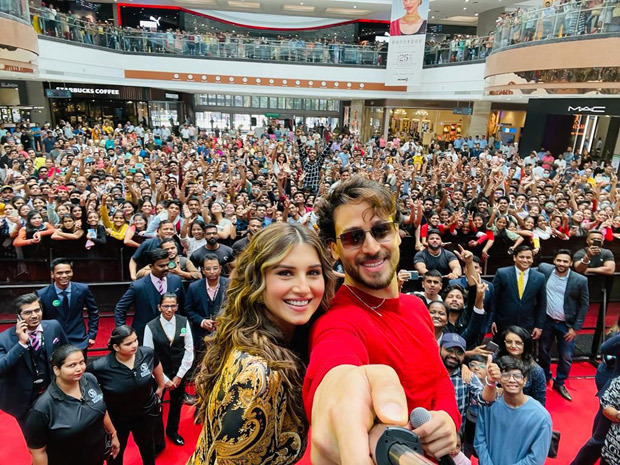Heropanti 2 stars Tiger Shroff and Tara Sutaria greet massive crowd at a mall during promotions