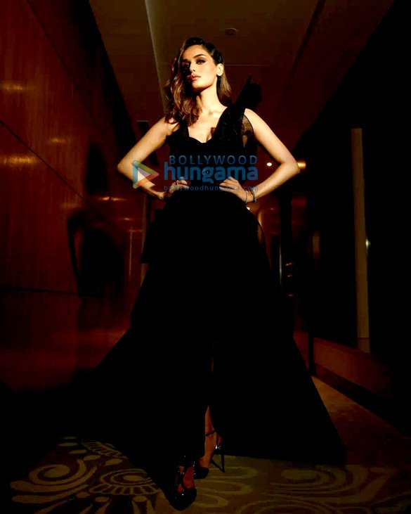 manushi chhillar 4 5