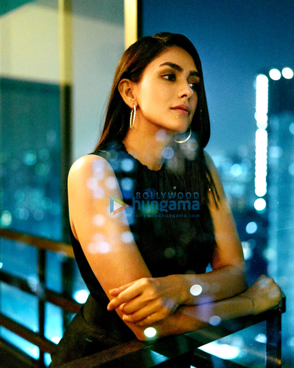 mrunal thakur 1 58