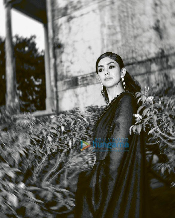 mrunal thakur 4 14
