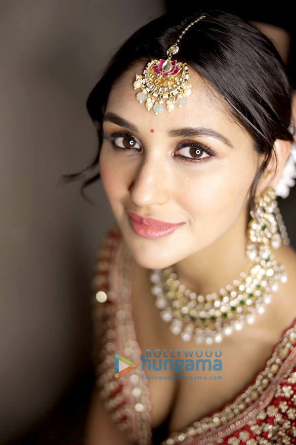 nikita dutta 2 4