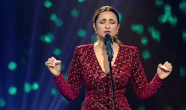 Parineeti Chopra sings sister Priyanka Chopra's song 'Kuch Khaas Hai' with Neha Bhasin on Hunarbaaz, watch video Parineeti Chopra sings sister Priyanka Chopra's song 'Kuch Khaas Hai' with Neha Bhasin on Hunarbaaz, watch video