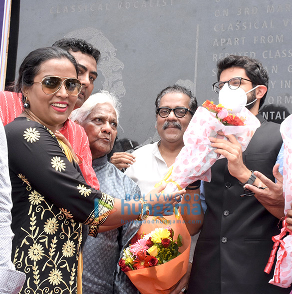 photos aaditya thackeray sonu nigam hariharan shaan and others snapped at ustad ghulam mustafa khan chowk at carter road bandra 3