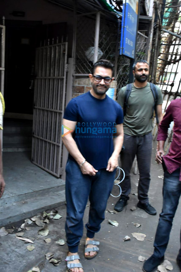 photos aamir khan snapped at shankar mahadevans studio in bandra 2