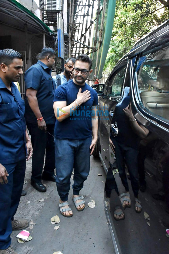 photos aamir khan snapped at a dubbing studio in bandra 2 4