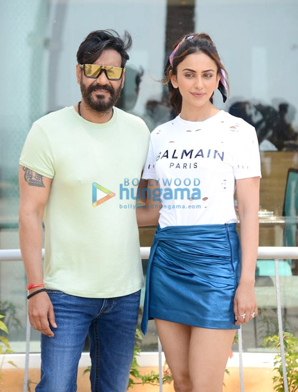 Photos: Ajay Devgn and Rakul Preet Singh snapped promoting their film Runway 34 at Sun N Sand in Juhu Photos: Ajay Devgn and Rakul Preet Singh snapped promoting their film Runway 34 at Sun N Sand in Juhu