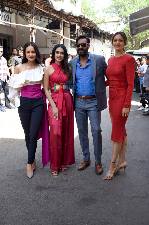 Photos Ajay Devgn Rakul Preet Singh Aakanksha Singh And Angira Dhar Snapped At Runway 34 6418