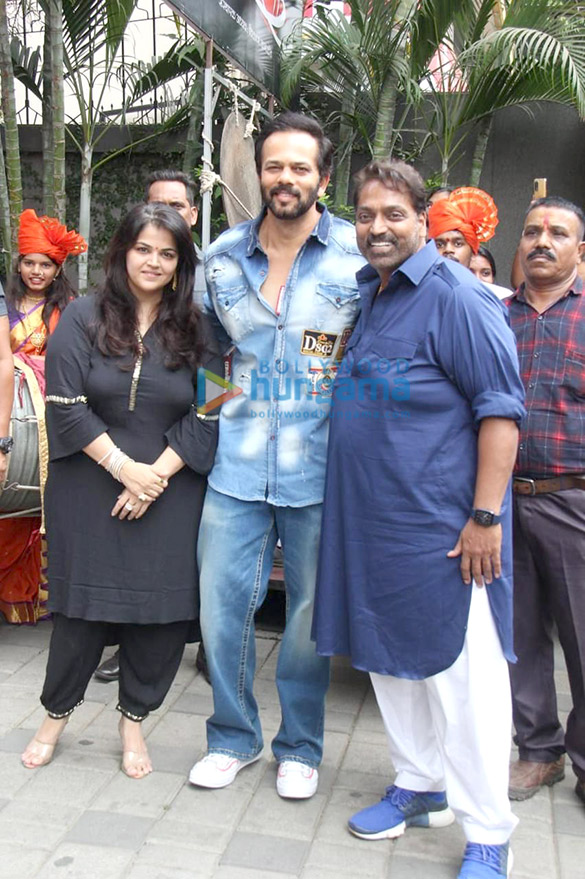 photos akshay kumar and rohit shetty snapped at the inauguration of ganesh acharyas dance studio in andheri 4