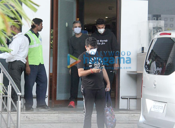 photos akshay kumar spotted at kalina airport 4