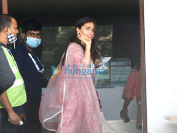 Photos: Alia Bhatt, Manish Malhotra and others spotted at Kalina airport