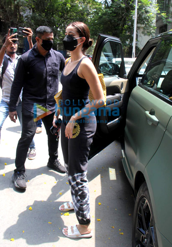 photos ananya panday spotted at anshuka yoga classes in bandra 3 3