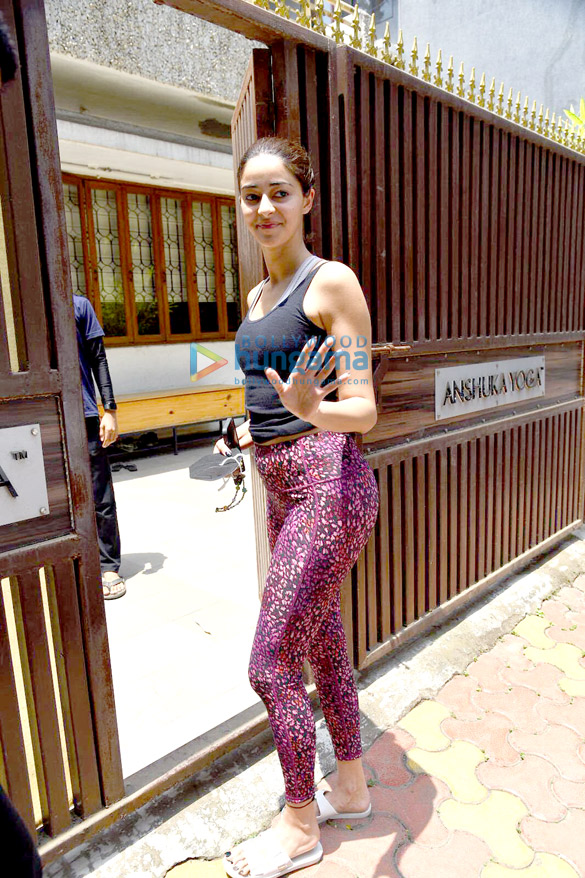 Photos: Ananya Panday spotted at Anshuka Yoga in Bandra Photos: Ananya Panday spotted at Anshuka Yoga in Bandra
