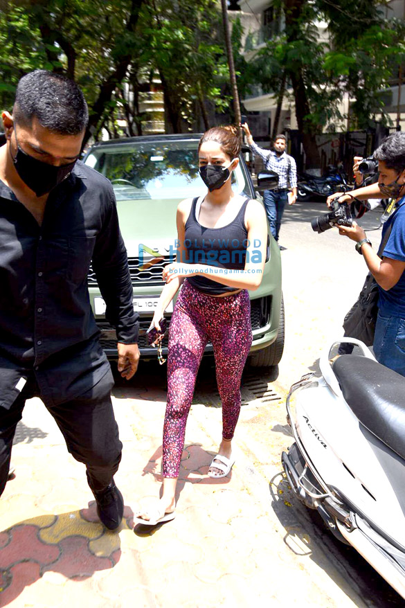 photos ananya panday spotted at anshuka yoga in bandra 4 8