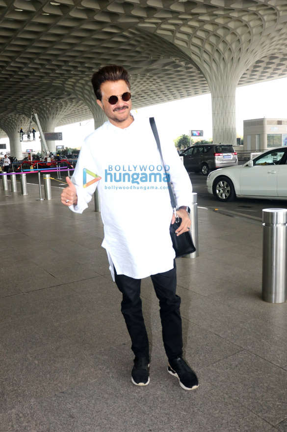 Photos: Anil Kapoor, Aditya Roy Kapur, Sunny Leone and others snapped at the airport Photos: Anil Kapoor, Aditya Roy Kapur, Sunny Leone and others snapped at the airport