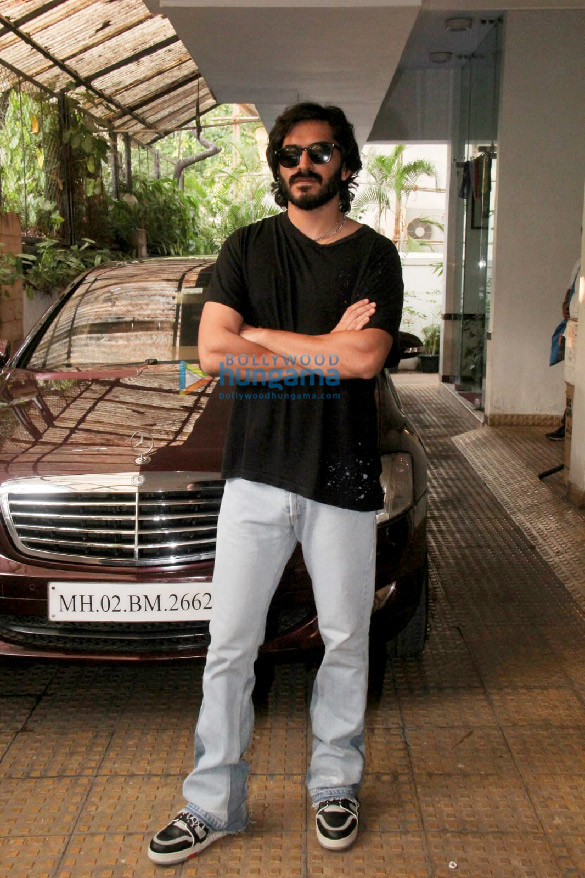 photos anil kapoor and harsh varrdhan kapoor spotted at bandra 3