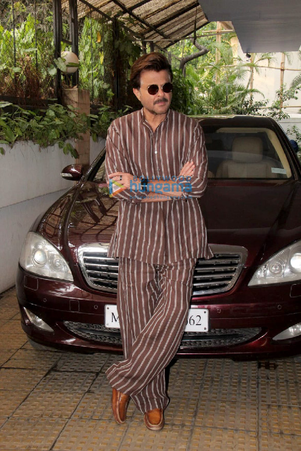 photos anil kapoor and harsh varrdhan kapoor spotted at bandra 5