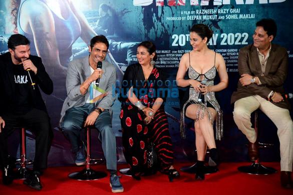 photos arjun rampal kangana ranaut and others grace the trailer launch of the film dhaakad 000 2