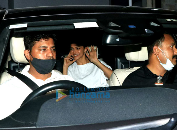 Photos: Deepika Padukone snapped post shoot Photos: Deepika Padukone snapped post shoot