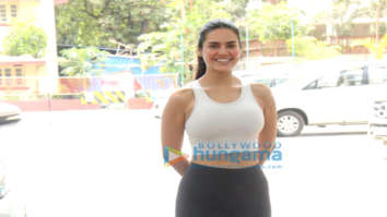 Photos: Esha Gupta spotted at a gym in Bandra
