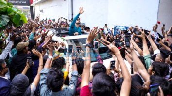 Photos: Fans go crazy greeting Tiger Shroff in Ahmedabad as he arrives to launch the trailer of Heropanti 2