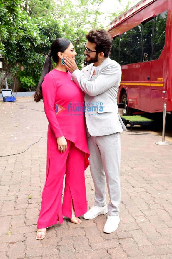 photos himalaya dassani bhagyashree arjun bijlani neha bijlani snapped on the sets of smart jodi 5
