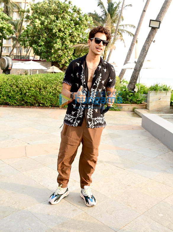 photos ishaan khatter snapped in juhu 1