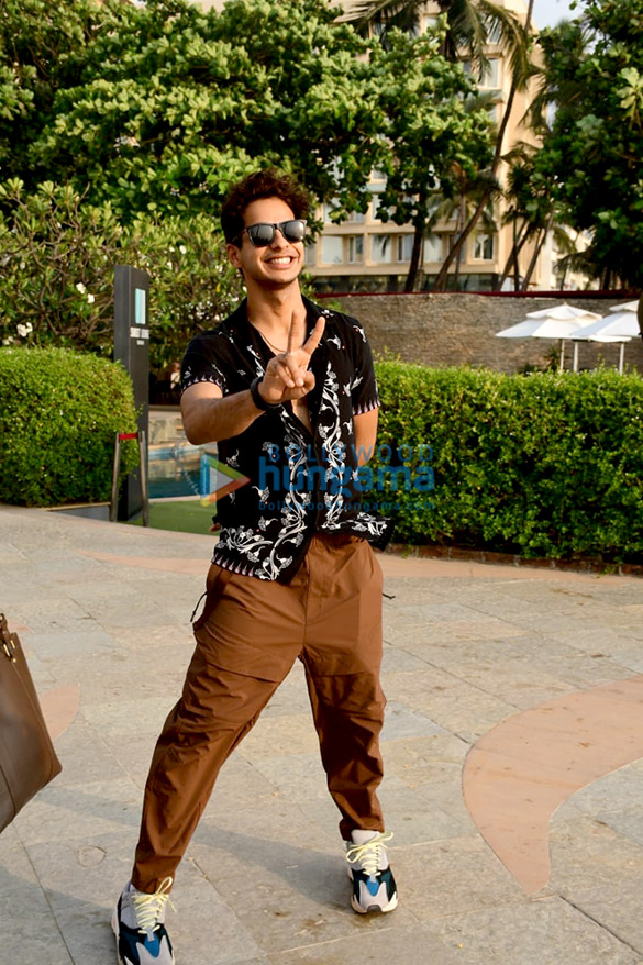 photos ishaan khatter snapped in juhu 4
