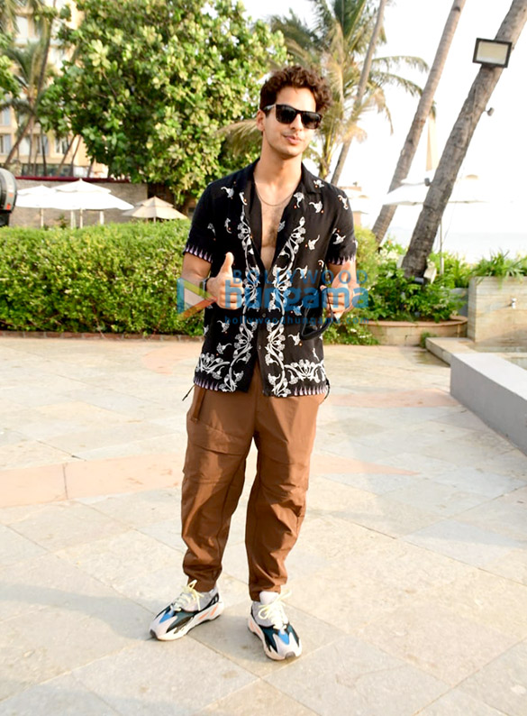 photos ishaan khatter snapped in juhu 6
