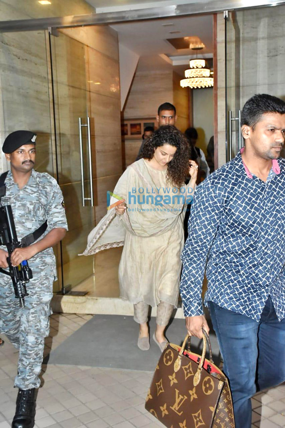 Photos: Kangana Ranaut snapped at a dubbing studio in Khar