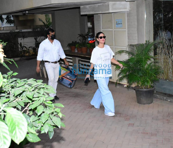 photos kareena kapoor khan spotted in bandra 1 38