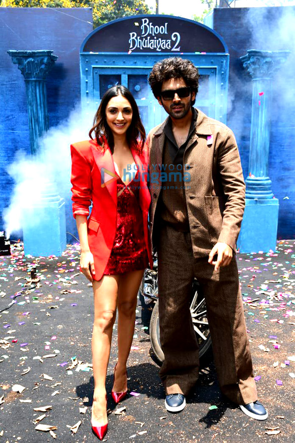 photos kartik aaryan kiara advani and others grace the trailer launch of bhool bhulaiyaa 2 1