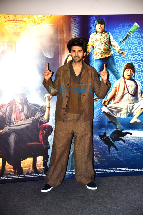 photos kartik aaryan kiara advani and others grace the trailer launch of bhool bhulaiyaa 22 5