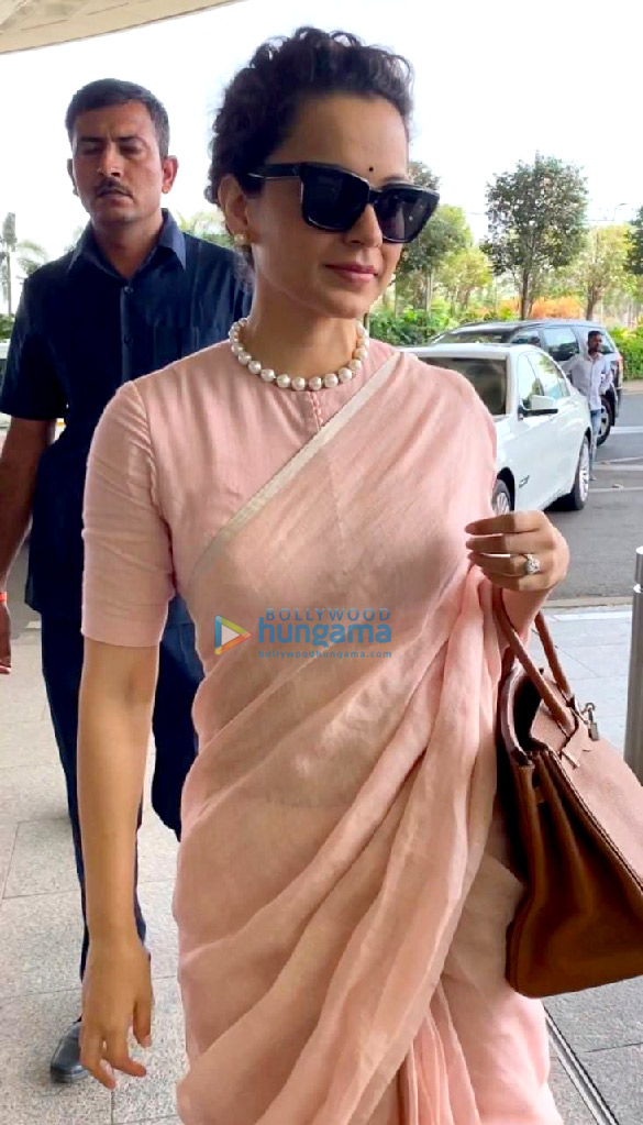 photos kartik aaryan kriti sanon kangana ranaut and urfi javed snapped at the airport 2