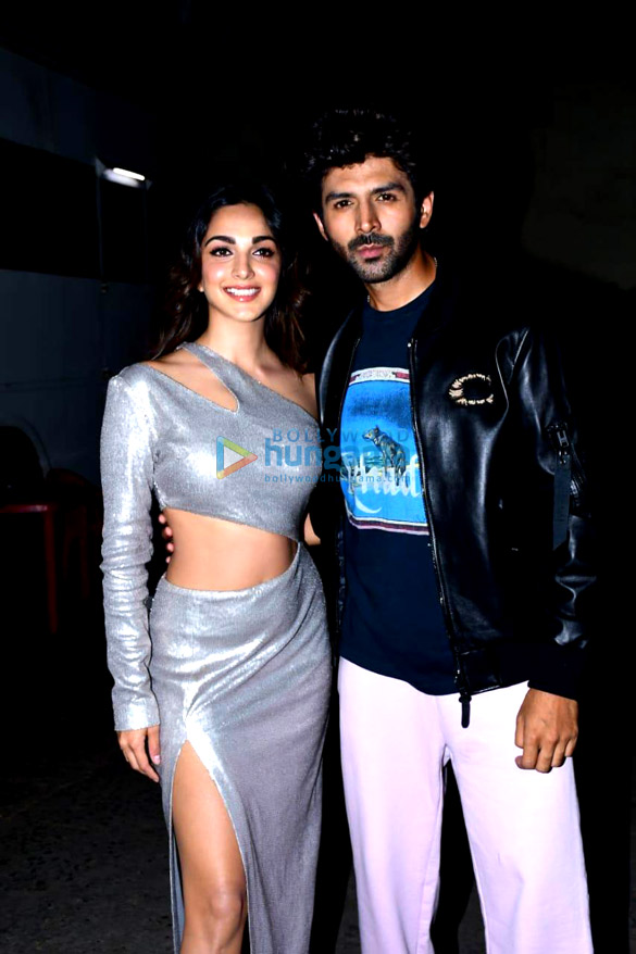 Photos: Kartik Aaryan and Kiara Advani promote Bhool Bhulaiyaa 2 on the sets of DID Lil Masters Photos: Kartik Aaryan and Kiara Advani promote Bhool Bhulaiyaa 2 on the sets of DID Lil Masters