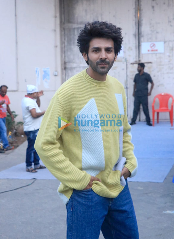 Photos: Kartik Aaryan snapped at Mehboob studio in Bandra Photos: Kartik Aaryan snapped at Mehboob studio in Bandra