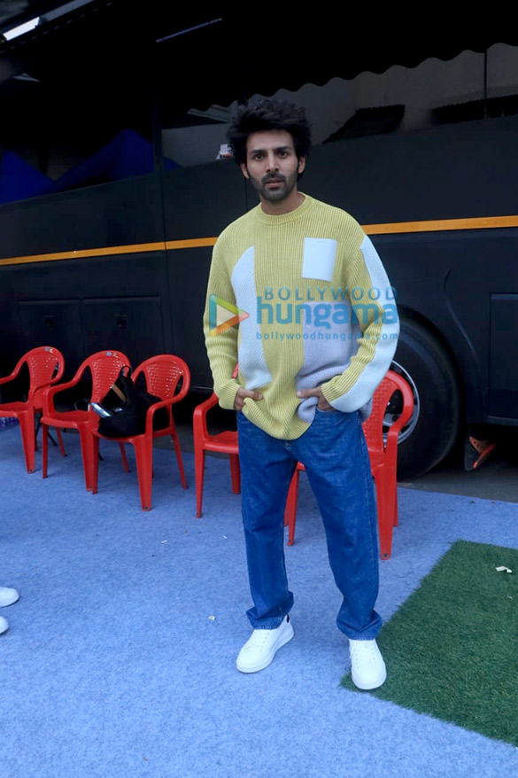 photos kartik aaryan snapped at mehboob studio in bandra 3