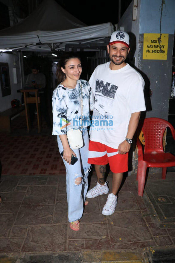 photos kunal kemmu and soha ali khan snapped at izumi restaurant in bandra 1