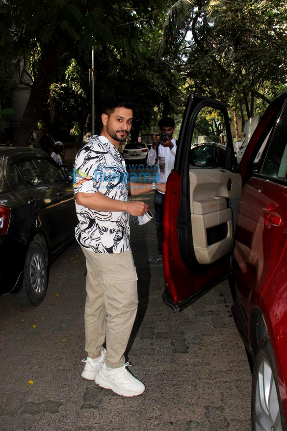 Photos: Kunal Khemu and Nora Fatehi snapped outside a clinic Photos: Kunal Khemu and Nora Fatehi snapped outside a clinic