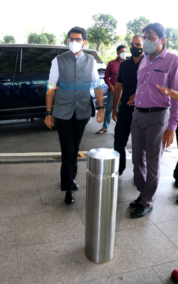 photos madhuri dixit samantha ruth prabhu and aaditya thackeray snapped at the airport 3