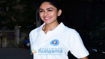 Photos: Mrunal Thakur spotted in Andheri