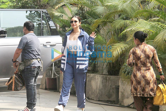 photos parineeti chopra spotted in khar 4 2